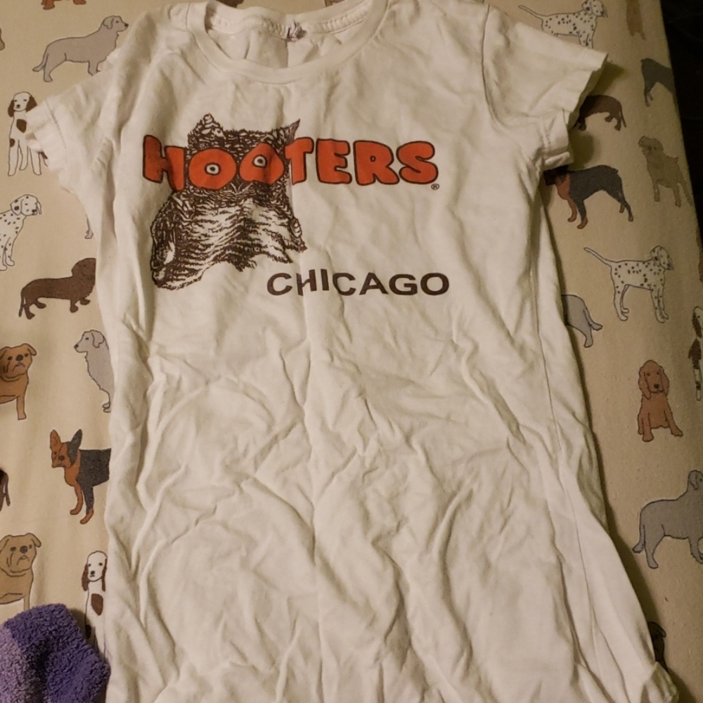 Hooters Chicago shirt